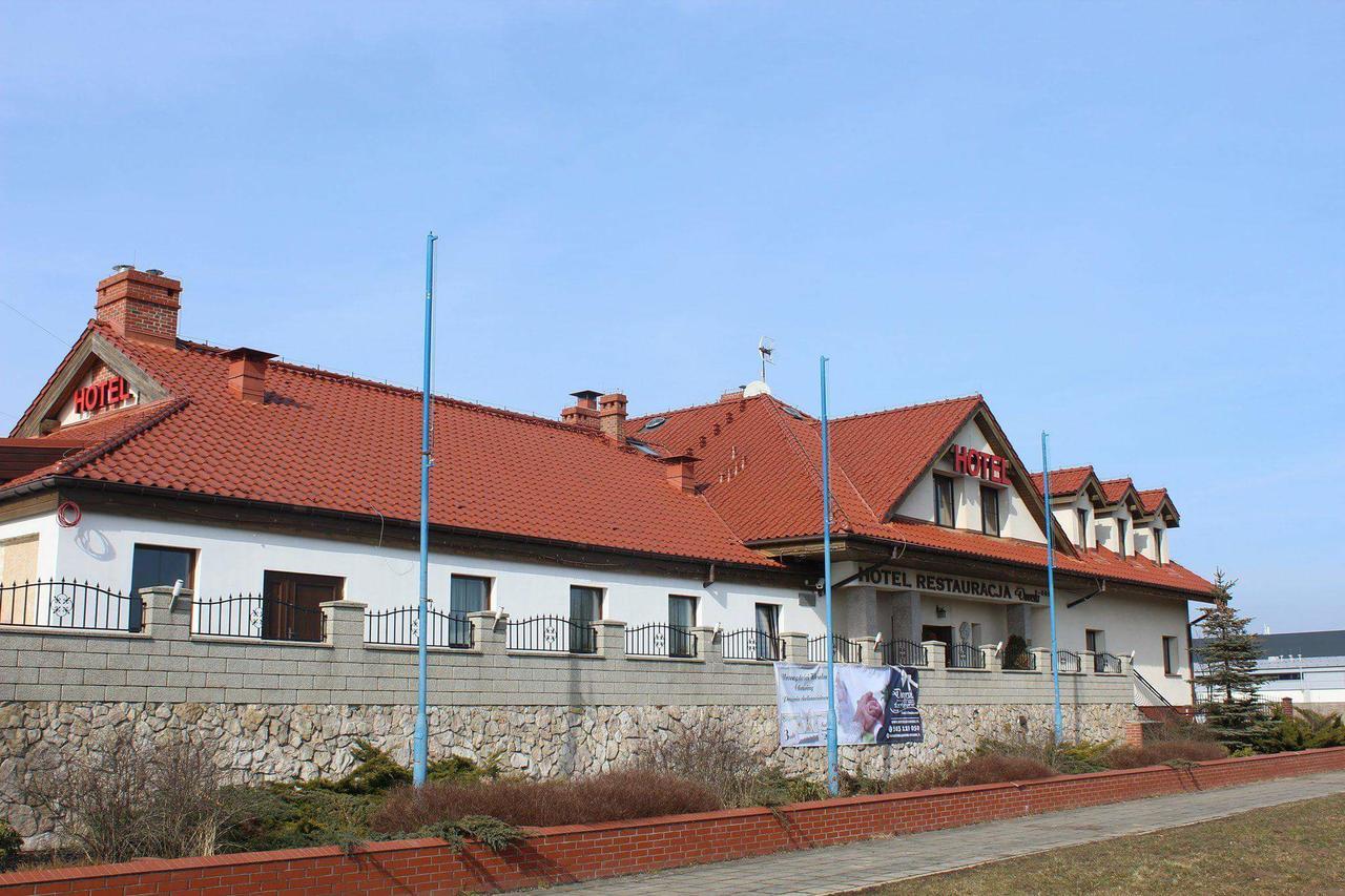 Hotel Dworski Galaktyczny Park Warzymice Exterior foto